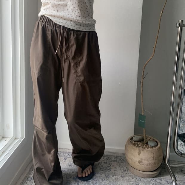 새상품) 더니브 투웨이 핀턱 나일론 스트링 팬츠