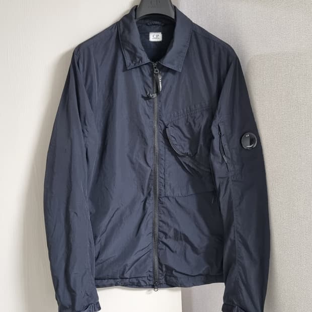 cp컴퍼니 크롬 포켓 바람막이