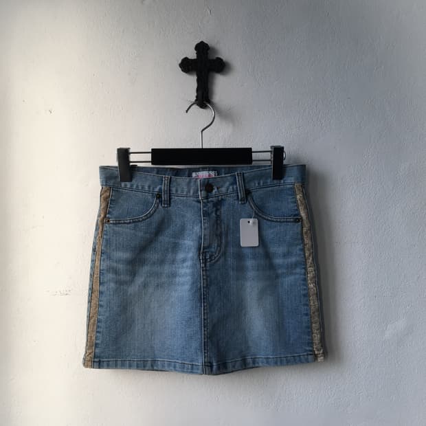 Side line point mini skirt