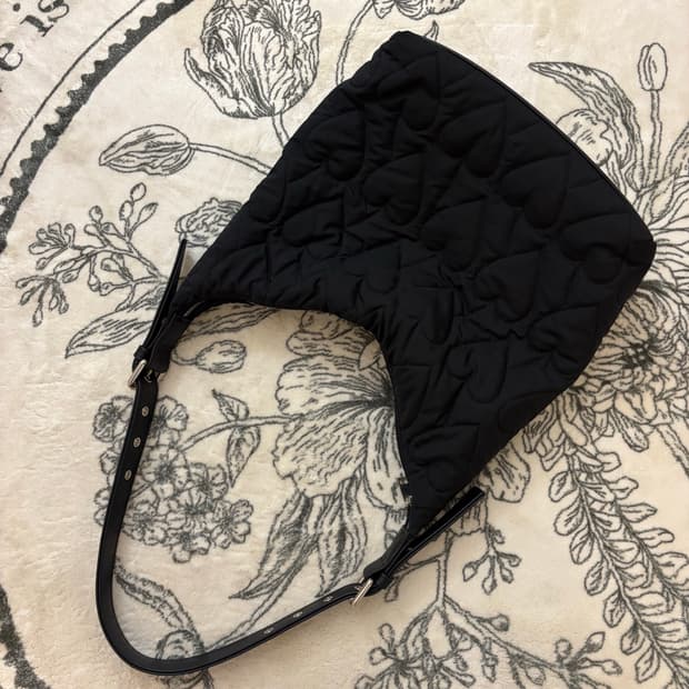 홀리 러브스 러브 퍼지백 (Fudge Bag) 블랙 하트