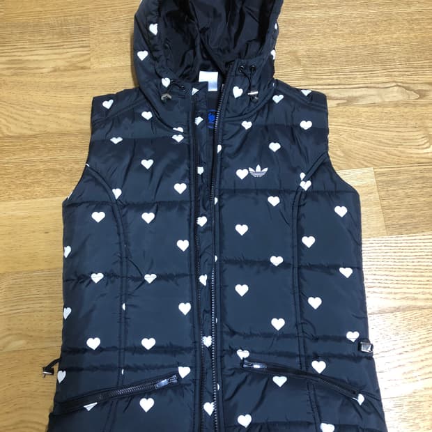 아디다스 하트 조끼 패딩 xs