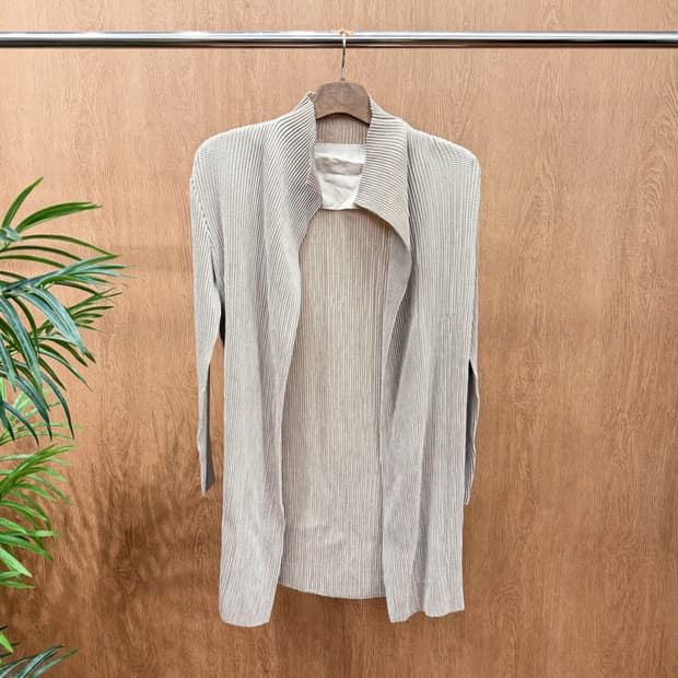 스피치오 롱 가디건 세로 플리츠 오픈형 드레이프 실루엣 디테일 베이지