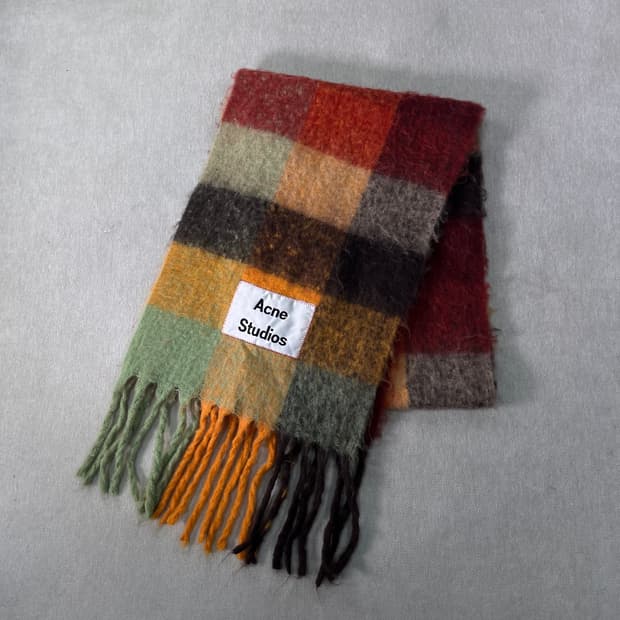 아크네스튜디오 모헤어 머플러