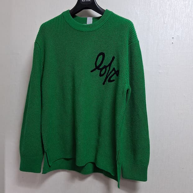 코모도 러브 니트 그린색 검정영문자수로고 오버핏 95