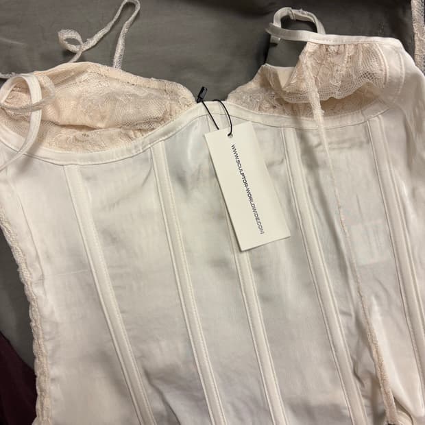 스컬프터 90s glossy 코르셋 탑