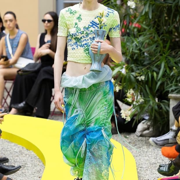 앤더슨벨 JENNY SPRAYED LETTERING T-SHIRT