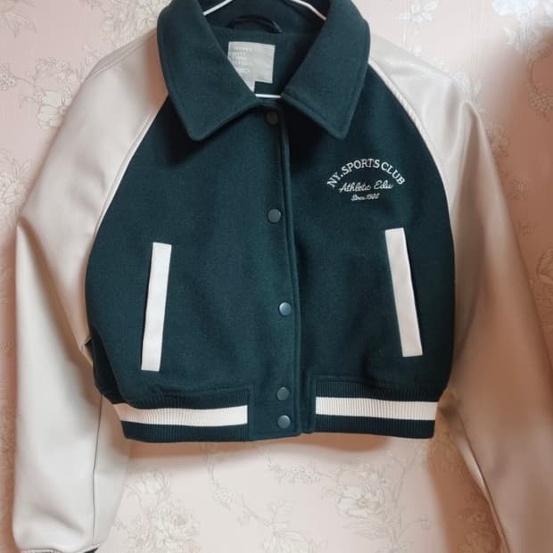 스파오 23 F/W 바시티 자켓