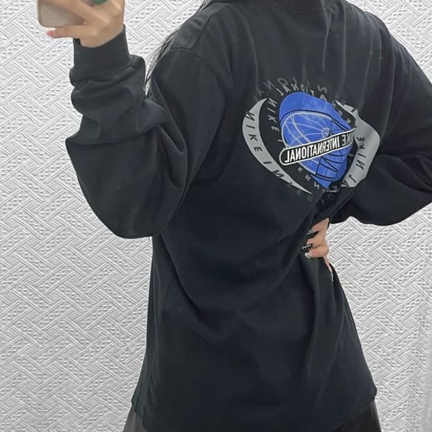나이키 인터네셔널 올드스쿨 펑크 롱슬리브 100 C10462