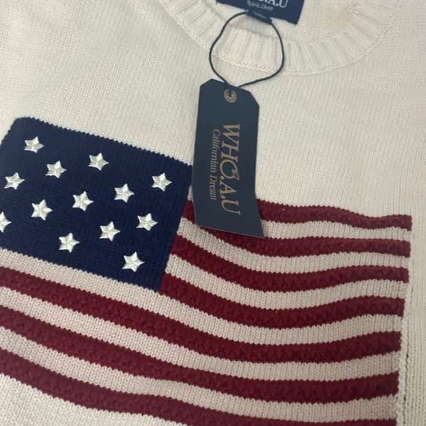 70-# W A U American Flag Intarsia Pull o