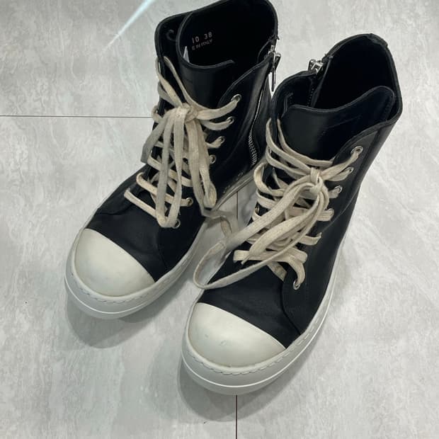 2010’s 릭 오웬스 라몬즈 하이 38 (240 유일매물)