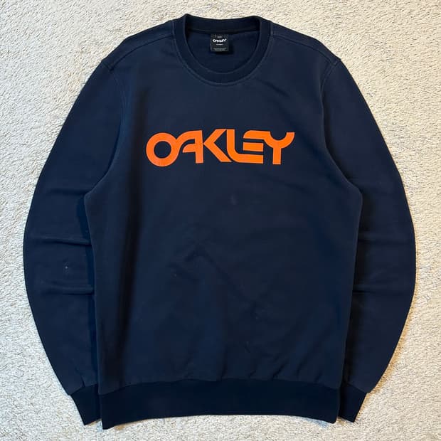 오클리 OAKLEY 스펠로고 맨투맨 네이비