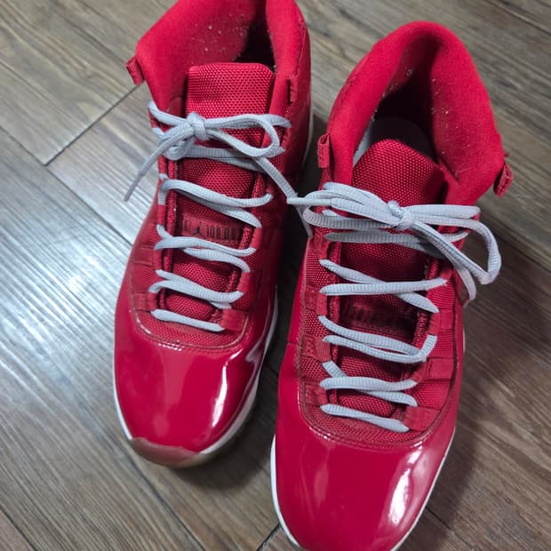 에어 조던 11 레트로 레드 농구화 270