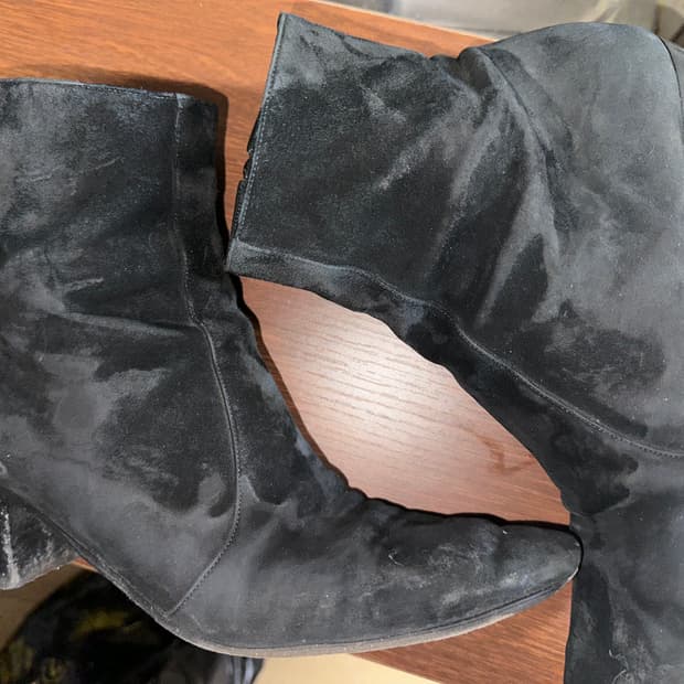 (43) 23 생로랑 스웨이드 앵클부츠