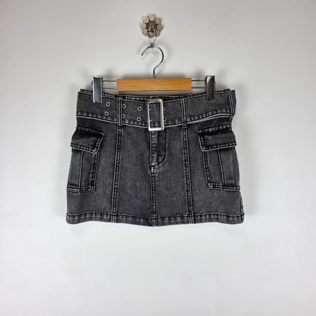 GORGE 워싱 블랙 카고 벨티드 데님 미니스커트