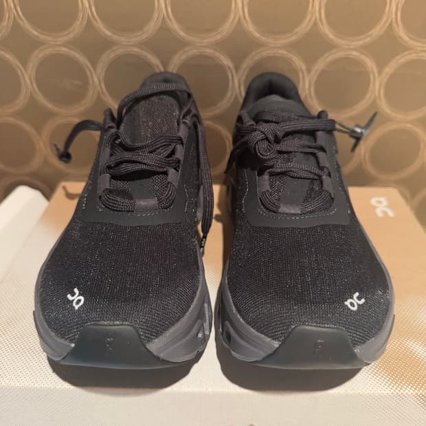 온러닝 클라우드몬스터 블랙 230새상품