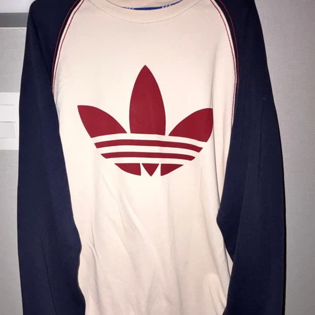 아디다스 오리지널스 트레포일 로고 맨투맨