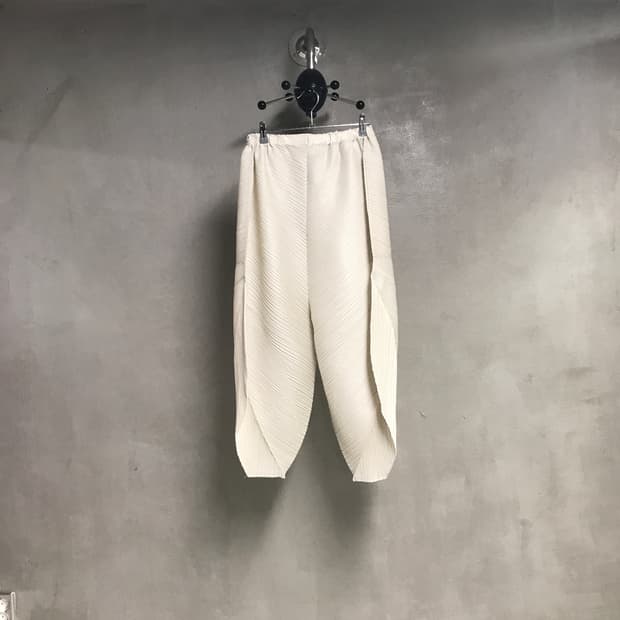 이세이 미야케 플리츠 플리즈 팬츠 아이보리 5(W)