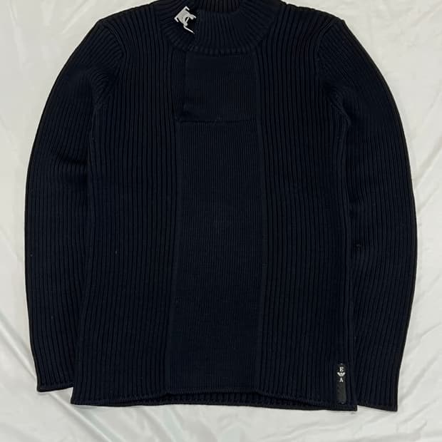 (38) 엠포리오 아르마니 버클 니트