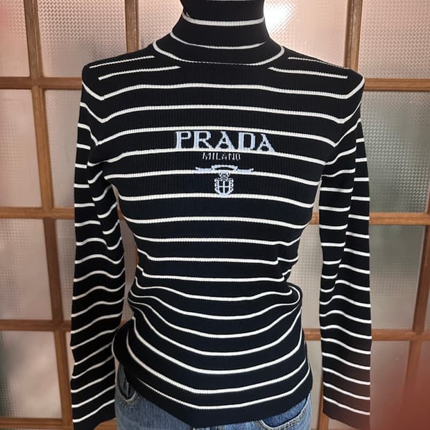 프라다 블랙 스트라이프 목폴라