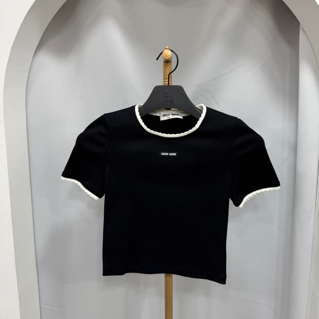 새상품급 미우미우 로고 코튼 반팔 XS