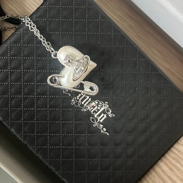 비비안웨스트우드 하트 클립 오리에타 목걸이