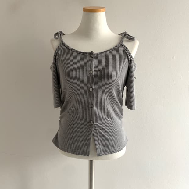 Shoulder Ribbon Button T