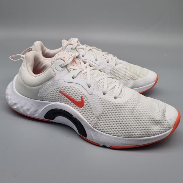 나이키 리뉴 인시즌 여성운동화240