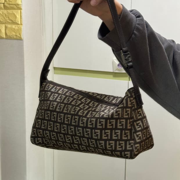 펜디 주카 빈티지 숄더백