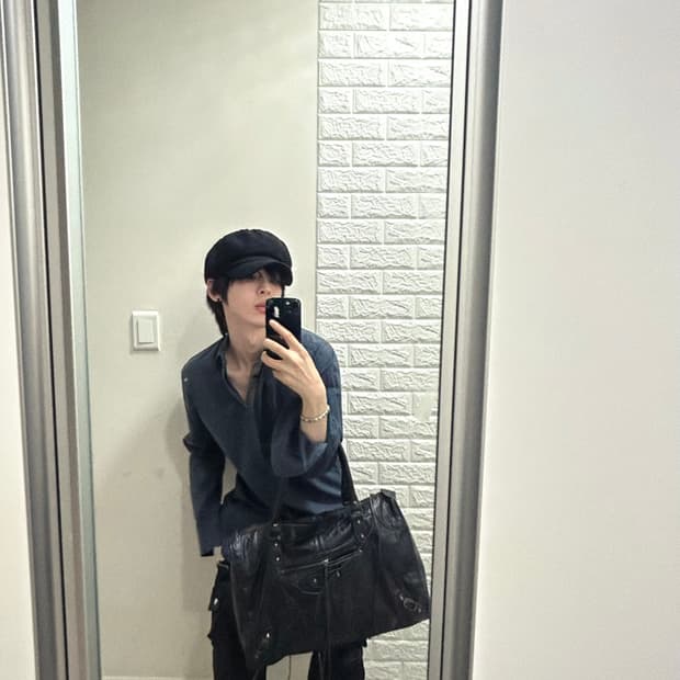 발렌맛 모터백 블랙 레더 토트백