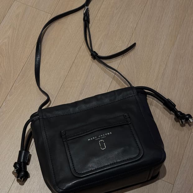 마크바이마크제이콥스 블랙 가죽 크로스백