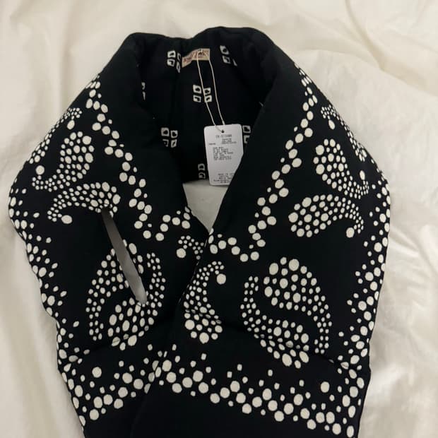 캐피탈 반다나 패턴 머플러