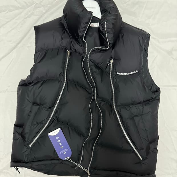 더뮤지엄비지터 패딩 베스트 조끼 경량 점퍼