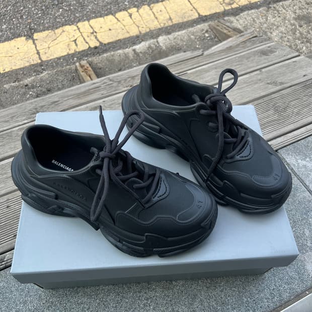 (새상품) 발렌시아가 트랙 뮬 스니커즈 41