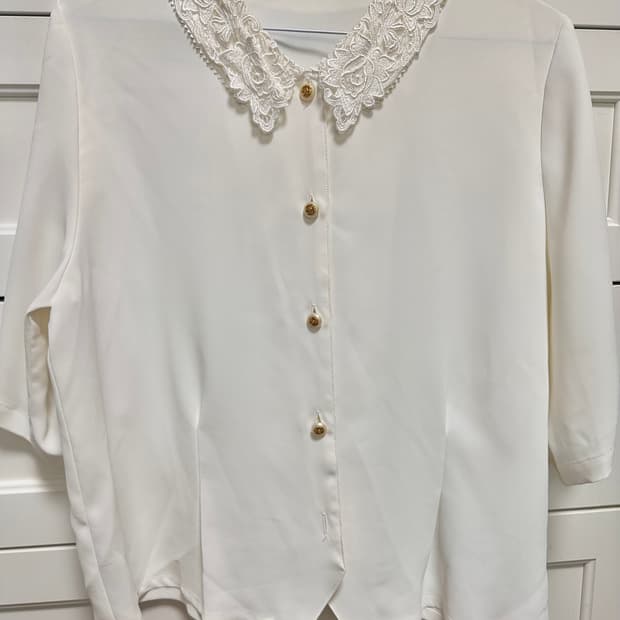 크림 금장 블라우스