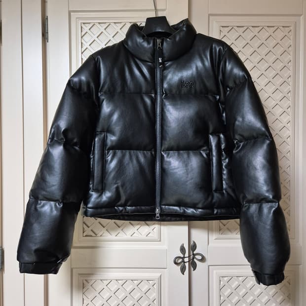 Lee 블랙 레더 크롭 다운 패딩 (WS)