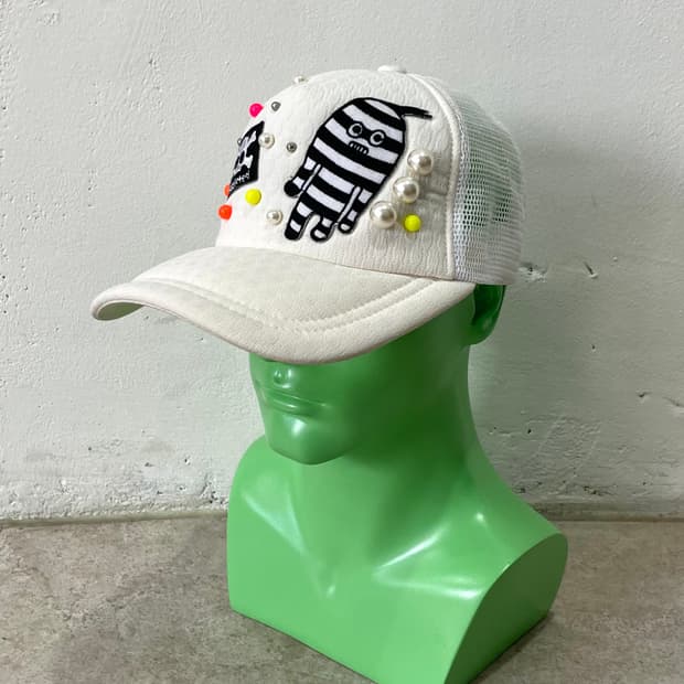 Stripe Skull Pearl White Cap Hat