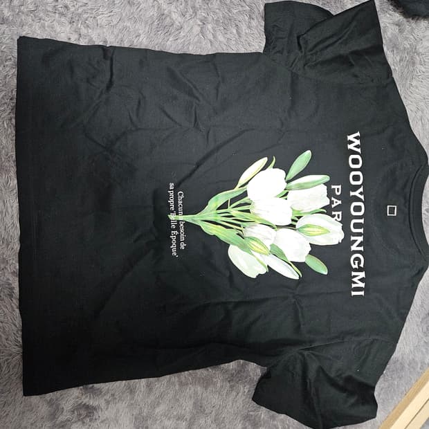 우영미 블랙 꽃무늬 티셔츠 48