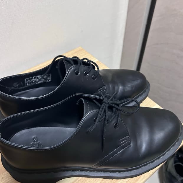 닥터마틴 모노. 사이즈 미스로 인한 교환 또는 판매합니다