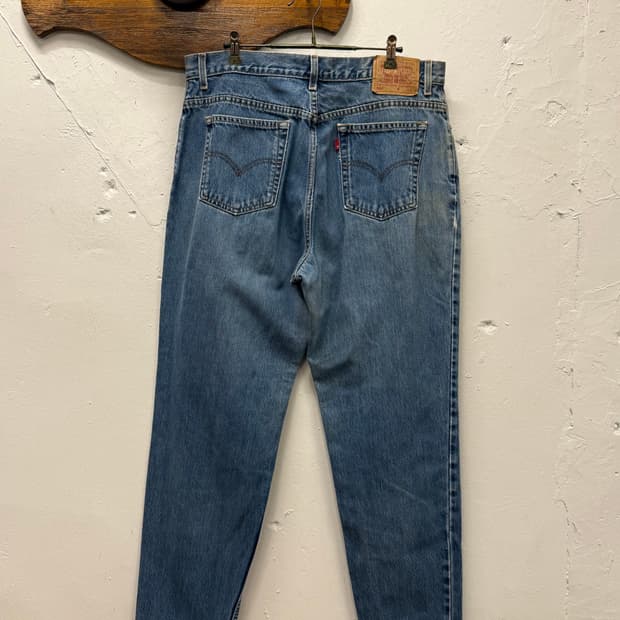36) 00s Levi’s 550 Relaxed Fit Tapered L