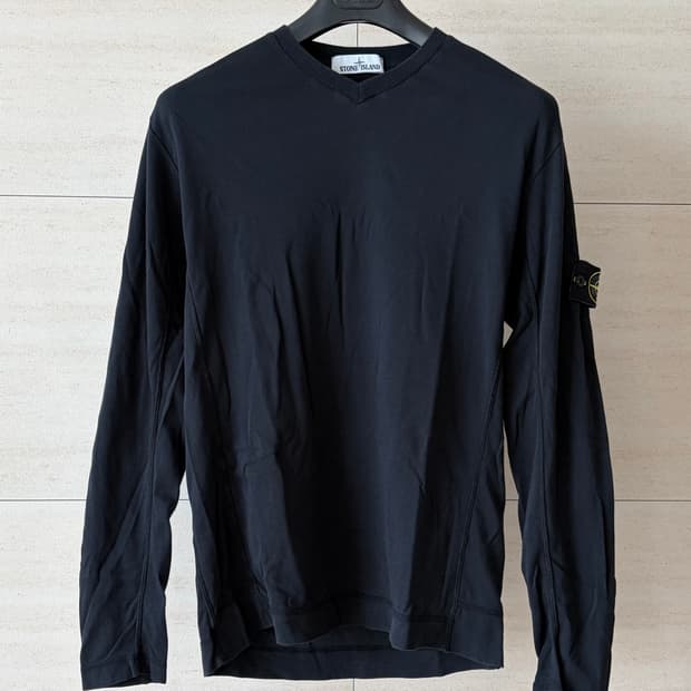 스톤아일랜드 롱슬리브 브이넥 티셔츠