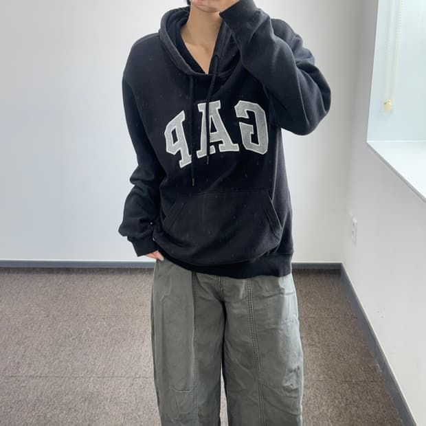 Gap 갭 그레이 로고 블랙 후드티