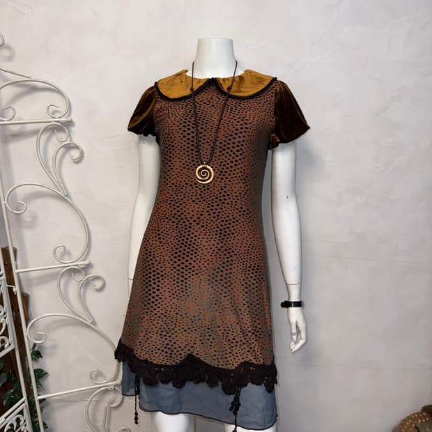 Brown navy velvet dot crochet puff ops