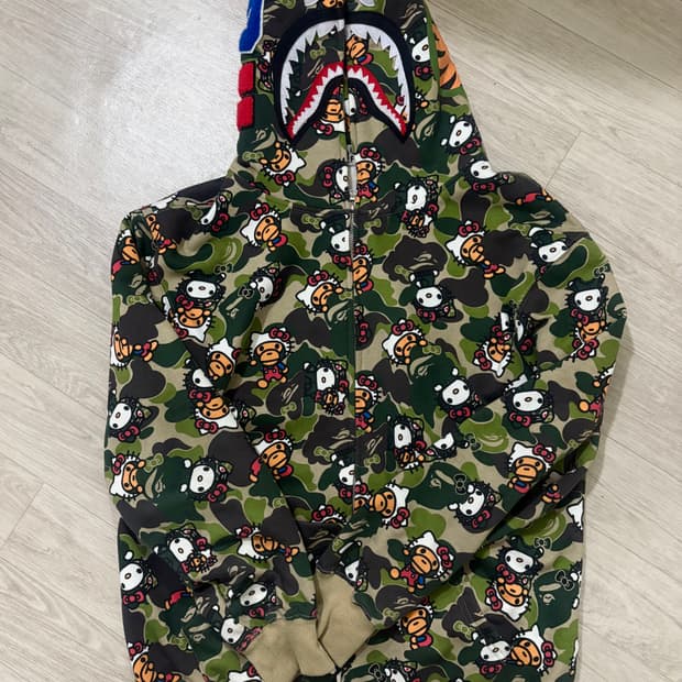 베이프 산리오 후드집업