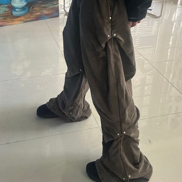Vie dit RANDOM TUCK SWEAT PANTS