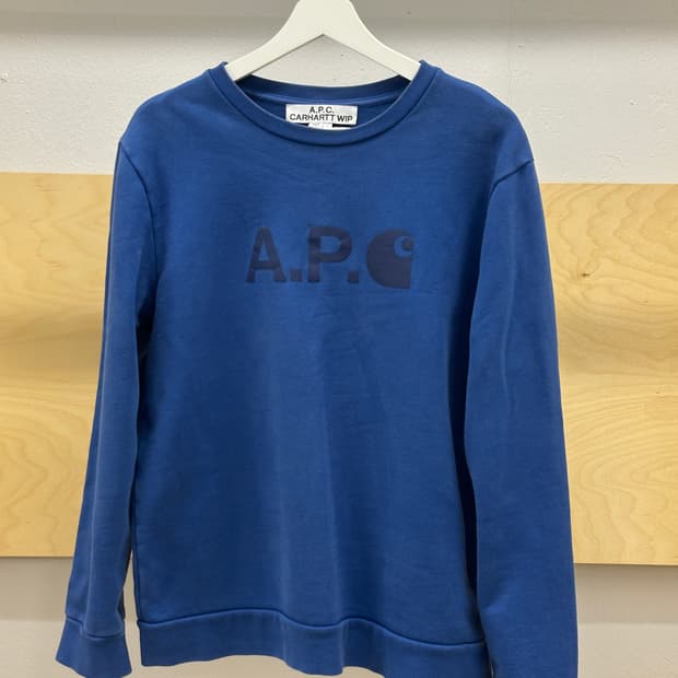 [L] 아페쎄 X 칼하트 로고 맨투맨 블루