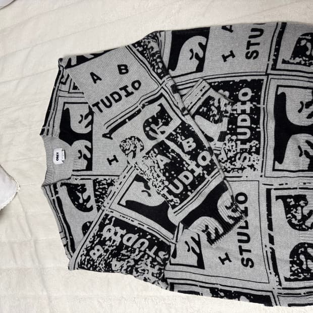 오베이 x 아이앱 스튜디오 스웨터 그레이 멀티