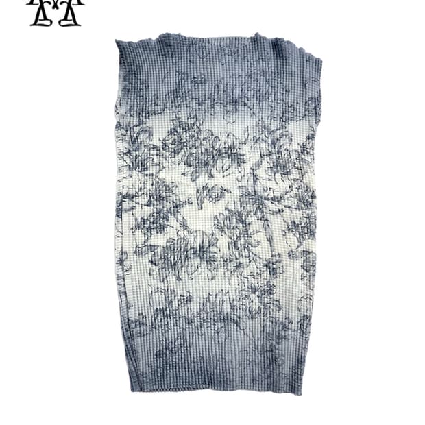 Flower pleated sleeveless