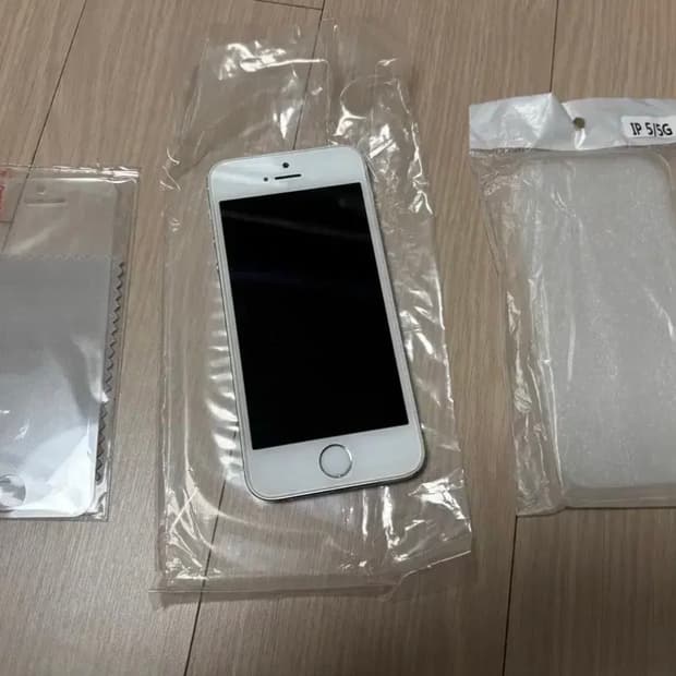 아이폰5s 실버 16기가 + 보호필름 + 실리콘케이스 (6760)