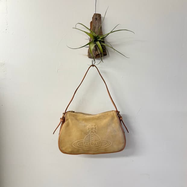 비비안 웨스트우드 베이지 스웨이드 숄더백