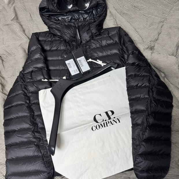 Cp컴퍼니 dd쉘 경량패딩 s 블랙